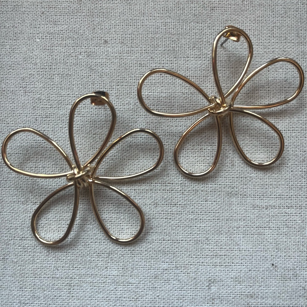SHASHI Anemone Outline Goldplated Stud Earrings-NWOT - Picture 6 of 15